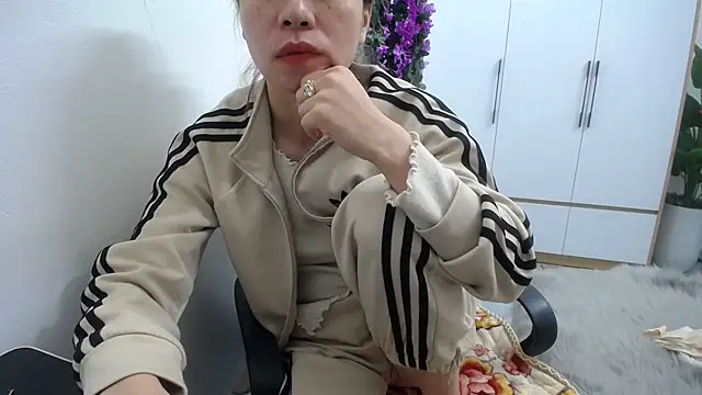 HotQueen online show from 8, 3, 2025