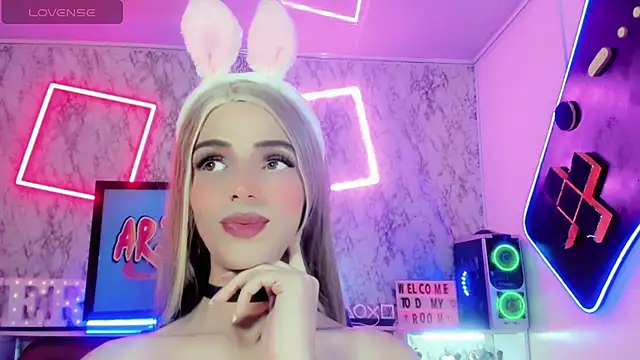 Snapshot of Alessa_mullen chatting on 8, 3, 2025 Alessa mullen online show from 8, 3, 2025