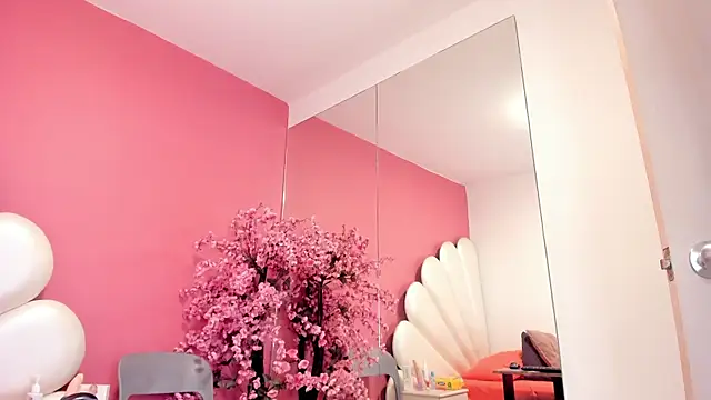 Snapshot of Zoey_Donovan chatting on 6, 3, 2025 Zoey Donovan online show from 6, 3, 2025