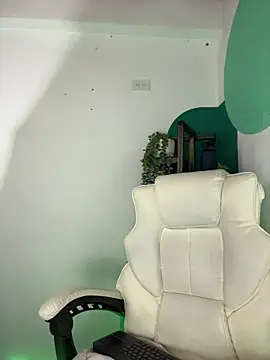 LollaByer online show from 12, 4, 2026