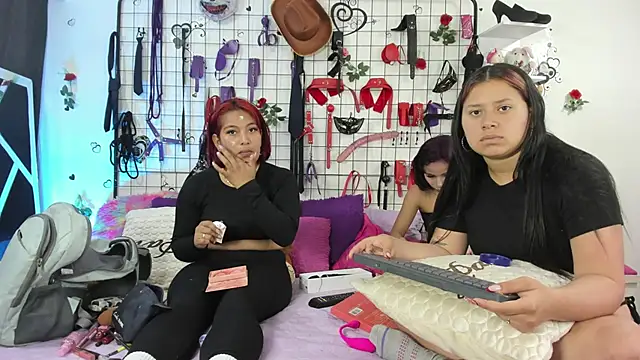 Snapshot of thedream_girls chatting on 2, 6, 2026 thedream girls online show from 2, 6, 2026