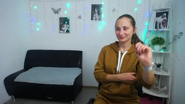 MichelLeee online show from 26, 9, 2025