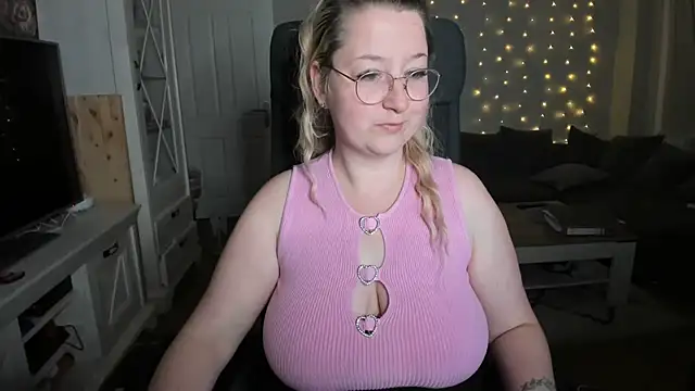 Lillyloo  online show from 8, 11, 2025