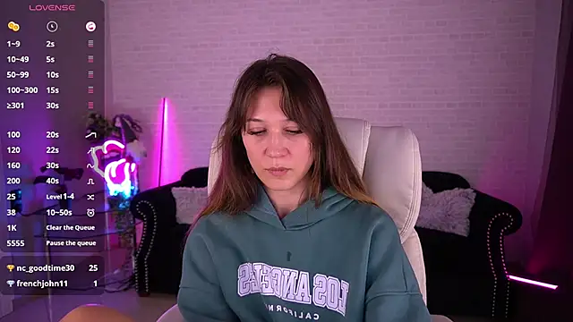 DreamyLinaa online show from 28, 1, 2025