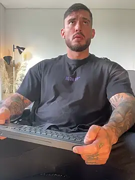 DimitriSullivan  online show from 27, 2, 2026