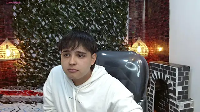 Snapshot of AndrewPherson chatting on 13, 1, 2025 AndrewPherson online show from 13, 1, 2025