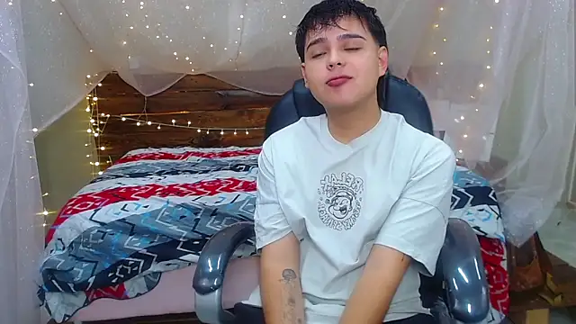 Snapshot of AndrewPherson chatting on 7, 3, 2025 AndrewPherson online show from 7, 3, 2025