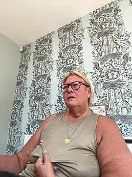 MoistCurveyChanel online show from 17, 7, 2026