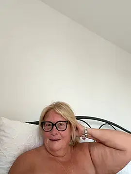 MoistCurveyChanel online show from 22, 7, 2026