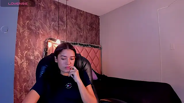 SKYLERWHIITEE online show from 12, 12, 2024