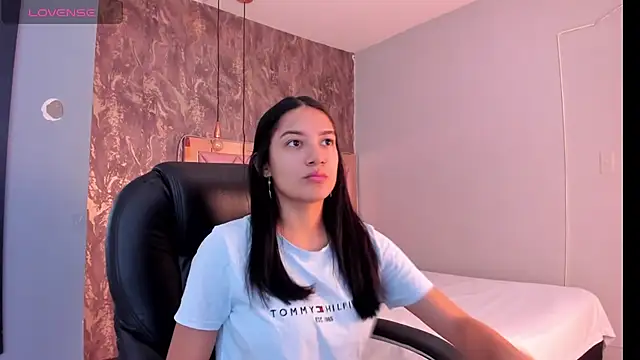 SKYLERWHIITEE online show from 10, 1, 2025