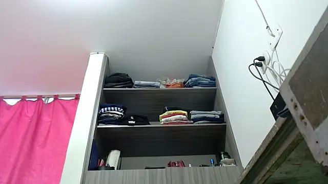 nicolle milf1978 online show from 17, 4, 2026