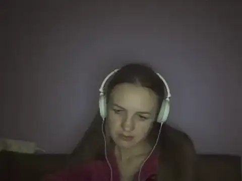 Snapshot of Milaniya261 chatting on 6, 3, 2025 Milaniya261 online show from 6, 3, 2025