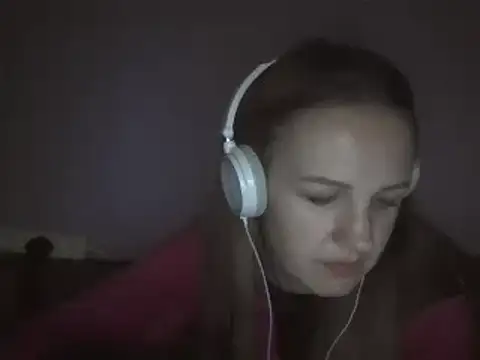 Snapshot of Milaniya261 chatting on 8, 3, 2025 Milaniya261 online show from 8, 3, 2025