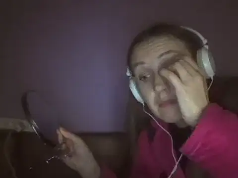 Snapshot of Milaniya261 chatting on 8, 3, 2025 Milaniya261 online show from 8, 3, 2025