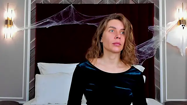 VikkiStorm online show from 26, 10, 2025