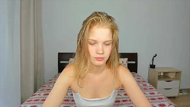 Snapshot of Xloe_Queen chatting on 5, 6, 2026 Xloe Queen online show from 5, 6, 2026