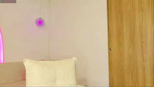 Snapshot of AllissonJames chatting on 6, 7, 2026 AllissonJames online show from 6, 7, 2026