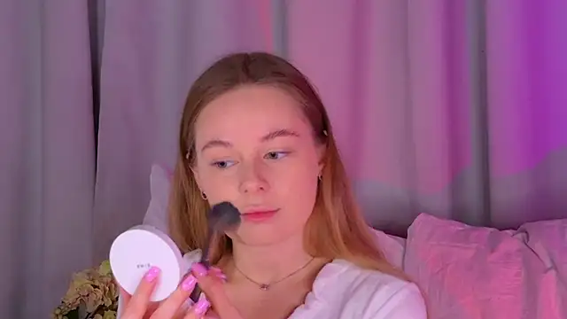 BeatriceEsmont online show from 18, 9, 2025