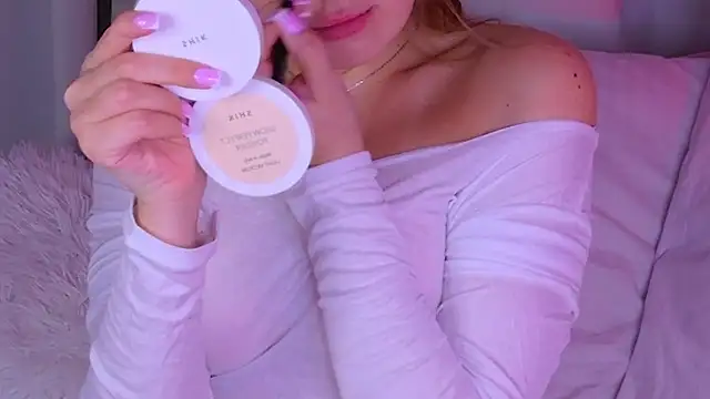 BeatriceEsmont online show from 15, 11, 2025