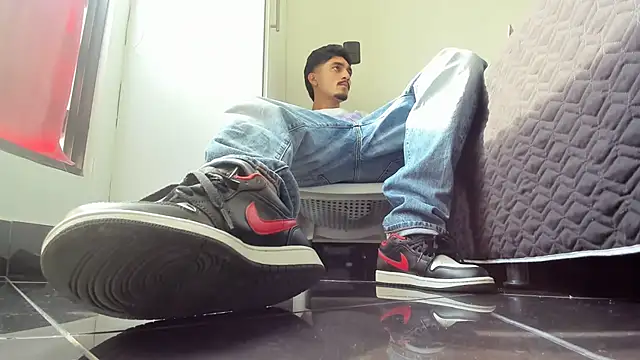 Snapshot of latin_bbc chatting on 24, 11, 2025 latin bbc online show from 24, 11, 2025