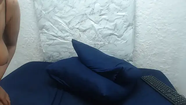 Snapshot of LolaTwerksXX chatting on 4, 3, 2025 LolaTwerksXX online show from 4, 3, 2025