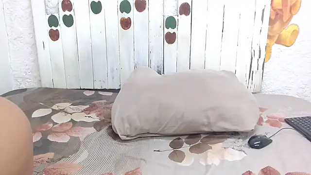 Snapshot of LolaTwerksXX chatting on 24, 10, 2025 LolaTwerksXX online show from 24, 10, 2025