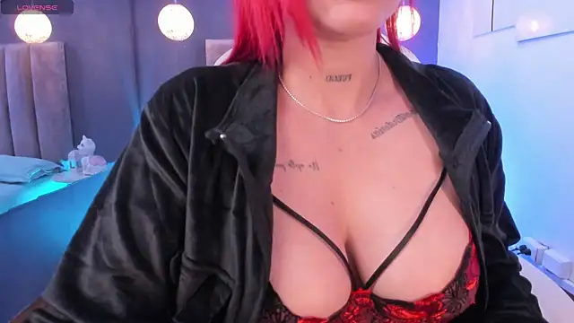 Snapshot of cami_rouxxx_ chatting on 8, 10, 2025 cami rouxxx online show from 8, 10, 2025