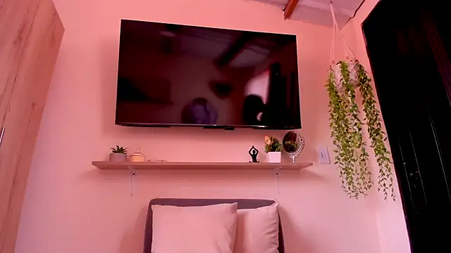 Snapshot of sofiaVelez01 chatting on 28, 4, 2026 sofiaVelez01 online show from 28, 4, 2026