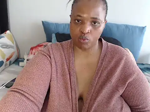 Snapshot of BootyDiva5 chatting on 10, 11, 2025 BootyDiva5 online show from 10, 11, 2025