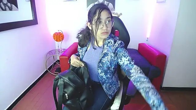 Snapshot of Lili_Gomez_ chatting on 21, 1, 2025 Lili Gomez online show from 21, 1, 2025