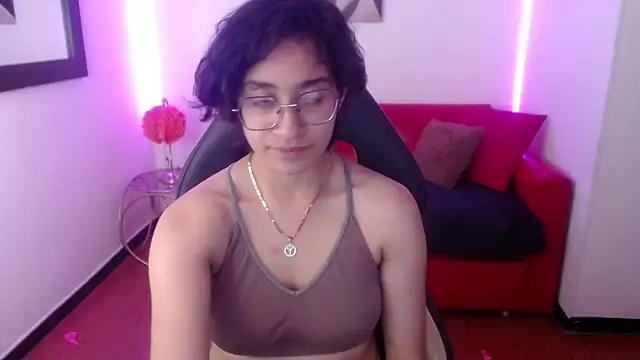 Snapshot of Lili_Gomez_ chatting on 2, 2, 2025 Lili Gomez online show from 2, 2, 2025
