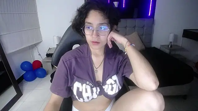 Snapshot of Lili_Gomez_ chatting on 6, 3, 2025 Lili Gomez online show from 6, 3, 2025