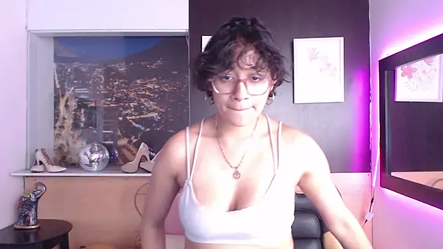 Snapshot of Lili_Gomez_ chatting on 29, 10, 2025 Lili Gomez online show from 29, 10, 2025