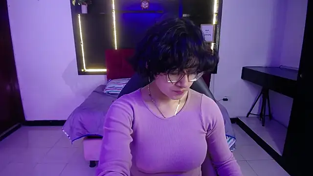 Snapshot of Lili_Gomez_ chatting on 8, 11, 2025 Lili Gomez online show from 8, 11, 2025
