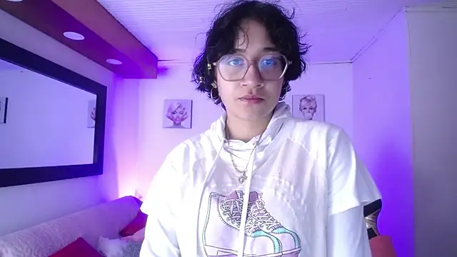 Snapshot of Lili_Gomez_ chatting on 12, 11, 2025 Lili Gomez online show from 12, 11, 2025