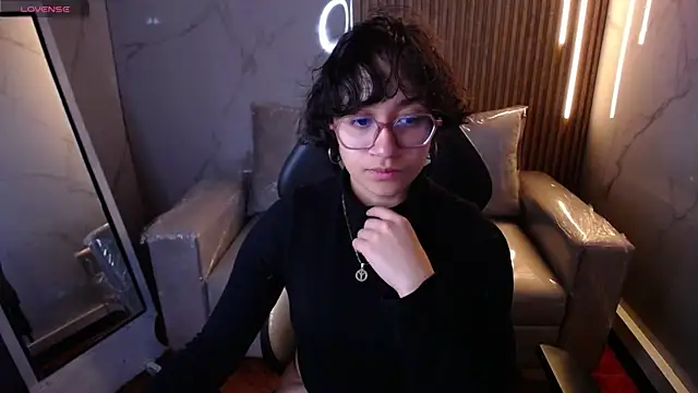 Snapshot of Lili_Gomez_ chatting on 14, 11, 2025 Lili Gomez online show from 14, 11, 2025