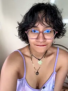 Snapshot of Lili_Gomez_ chatting on 4, 12, 2025 Lili Gomez online show from 4, 12, 2025