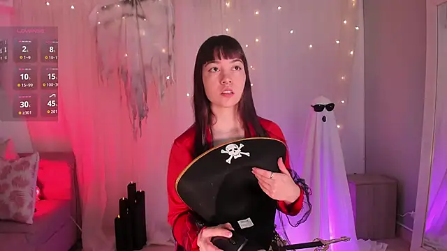 Lia Sweett  online show from 31, 10, 2025