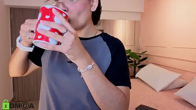 Snapshot of SHARONN____ chatting on 21, 11, 2025 SHARONN online show from 21, 11, 2025