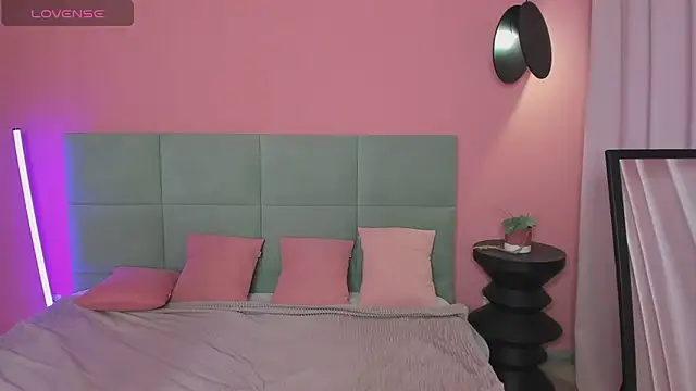 BeatriceReeves online show from 15, 11, 2025