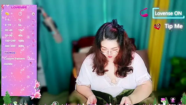 Snapshot of Weiwei5200 chatting on 29, 10, 2025 Weiwei5200 online show from 29, 10, 2025