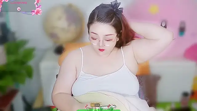 Snapshot of Weiwei5200 chatting on 8, 11, 2025 Weiwei5200 online show from 8, 11, 2025