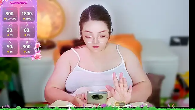 Snapshot of Weiwei5200 chatting on 15, 11, 2025 Weiwei5200 online show from 15, 11, 2025