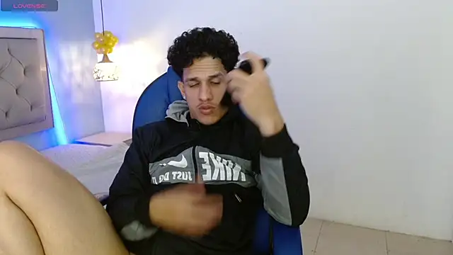 Snapshot of Jheidertwink chatting on 14, 2, 2025 Jheidertwink online show from 14, 2, 2025