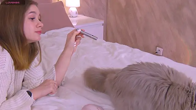 EllieHayes online show from 22, 2, 2025