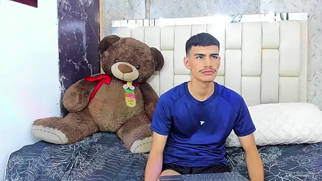 Snapshot of Bi_Latin_Boys1 chatting on 11, 12, 2024 Bi Latin Boys1 online show from 11, 12, 2024