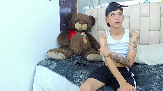 Snapshot of Bi_Latin_Boys1 chatting on 28, 12, 2024 Bi Latin Boys1 online show from 28, 12, 2024