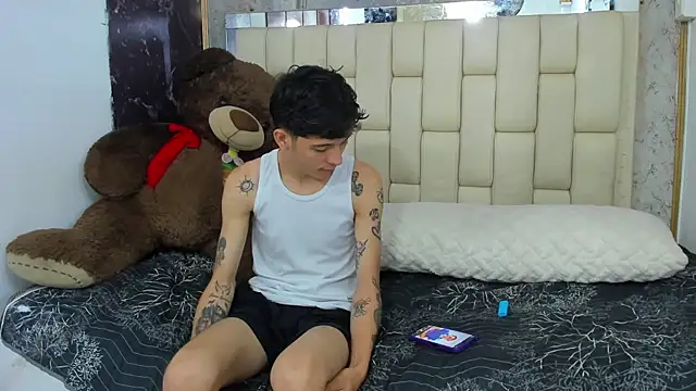 Snapshot of Bi_Latin_Boys1 chatting on 29, 12, 2024 Bi Latin Boys1 online show from 29, 12, 2024