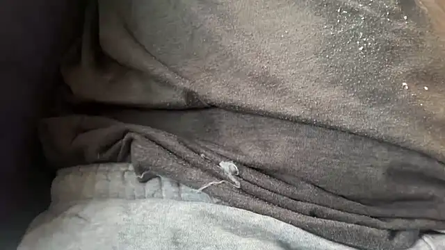 Snapshot of houy111111 chatting on 12, 10, 2025 houy111111 online show from 12, 10, 2025